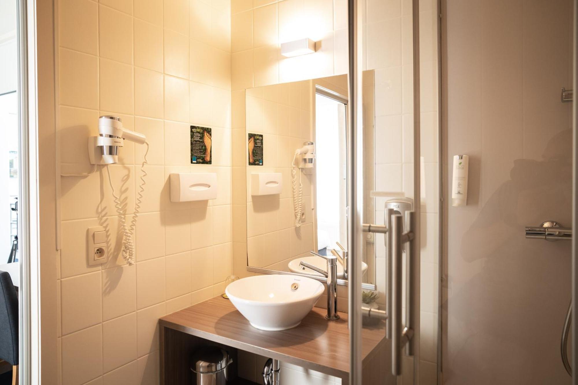 Hotel Essenza Puurs Екстер'єр фото